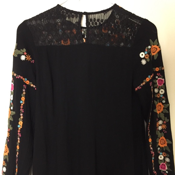 Umgee Black Flower Embroidered Dress. Small $35 - Picture 4 of 5